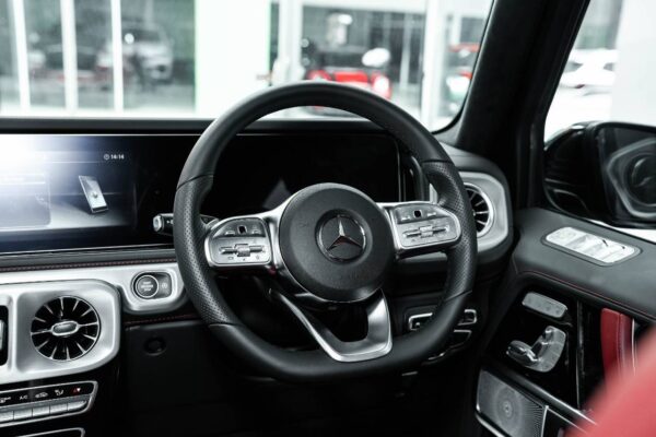 Mercedes-Benz G400d AMG Line Premium Plus 2024 - Image 15